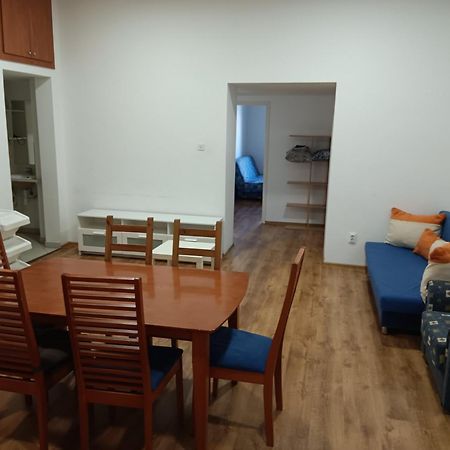 Big Cozy - Skyfall Apartment 3 Bdrm 6 Beds 1&Half Baths Boedapest Buitenkant foto