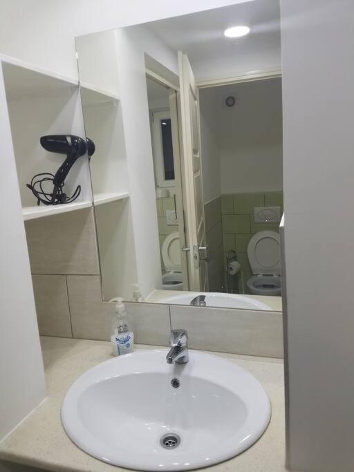 Big Cozy - Skyfall Apartment 3 Bdrm 6 Beds 1&Half Baths Boedapest Buitenkant foto