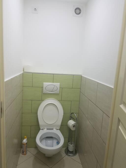 Big Cozy - Skyfall Apartment 3 Bdrm 6 Beds 1&Half Baths Boedapest Buitenkant foto