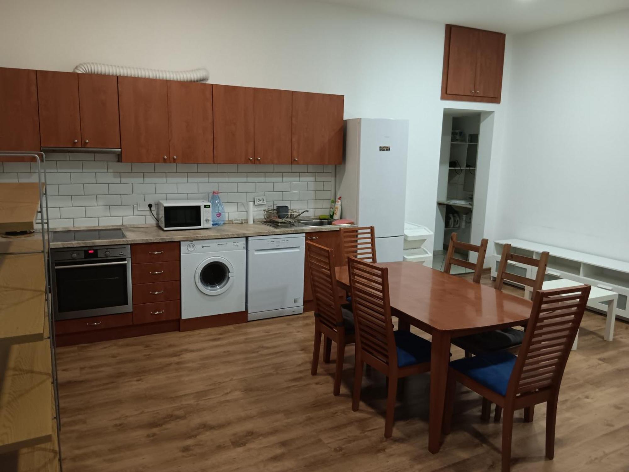 Big Cozy - Skyfall Apartment 3 Bdrm 6 Beds 1&Half Baths Boedapest Buitenkant foto